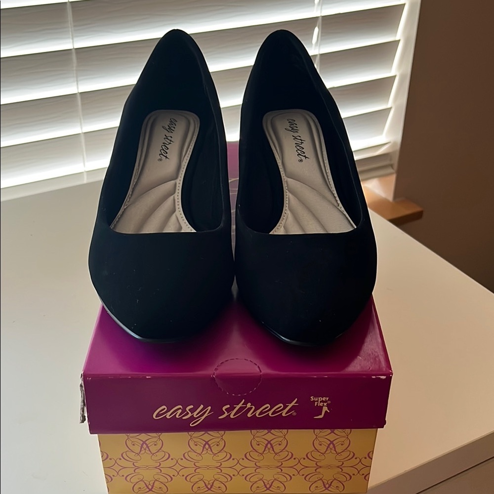 Easy Street Black Heels